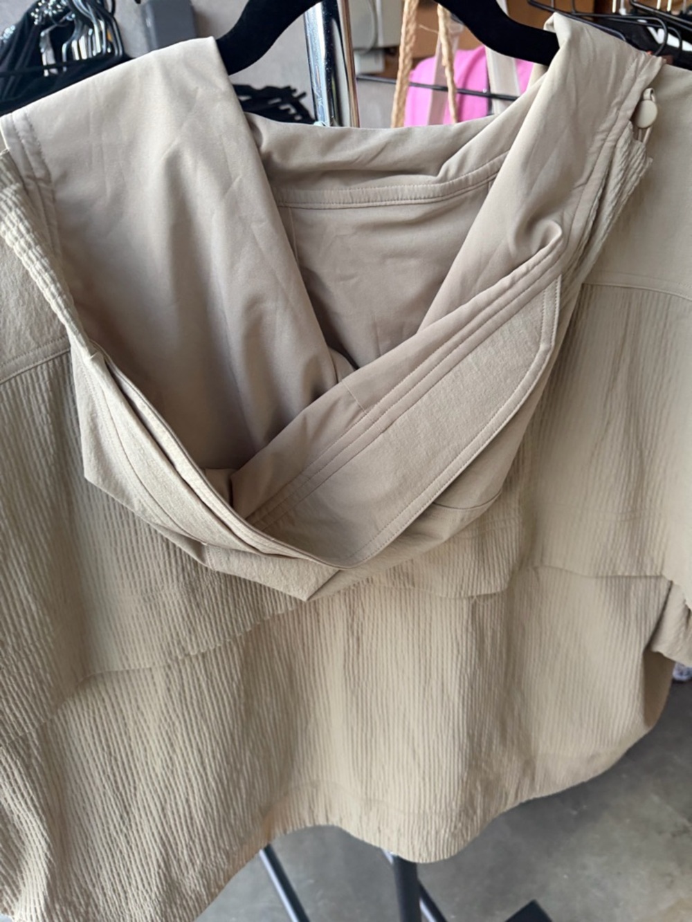 Lululemon Lightweight Beige Hooded Cropped Short Sleeve Jacket - Women - Picture 5 of 7